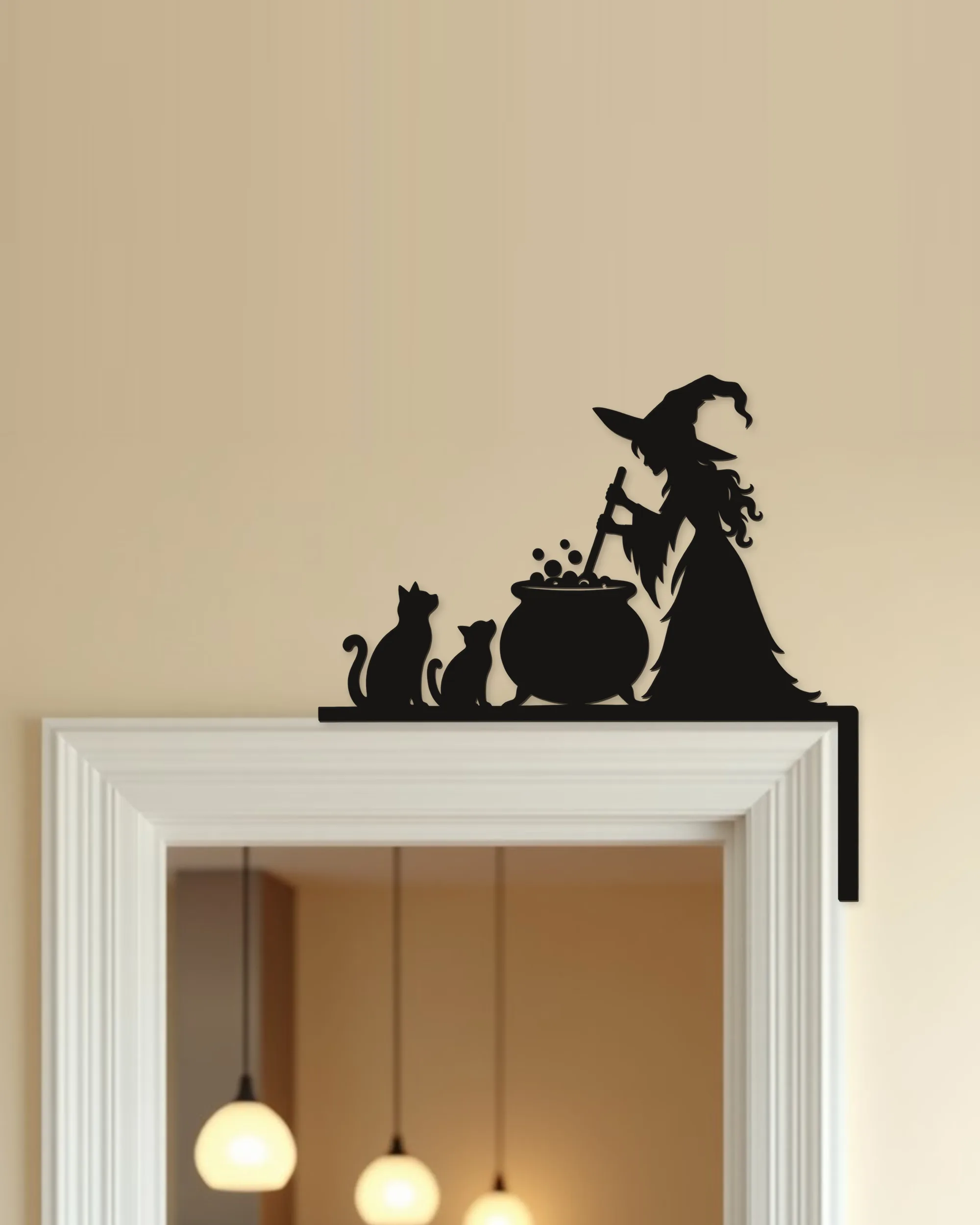 Halloween Türdeko Hexe am Kessel mit zwei Katzen