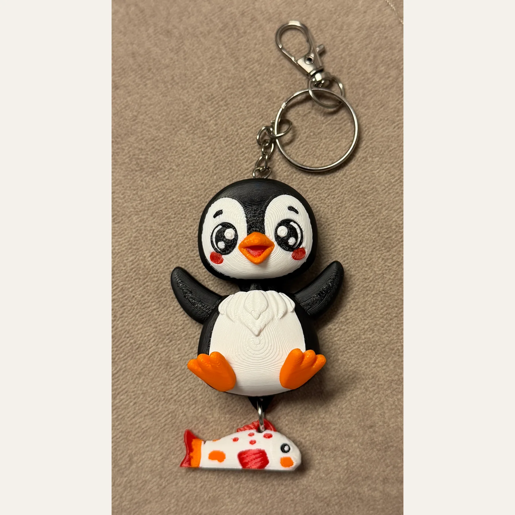 Süßer 3D-gedruckter Pinguin-Schlüsselanhänger für einen Weihnachtsstrumpf